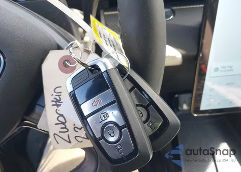 2023 Ford Mustang Mach-E Premium z USA, uszkodzony, nr VIN 3FMTK3SU3PMA65341